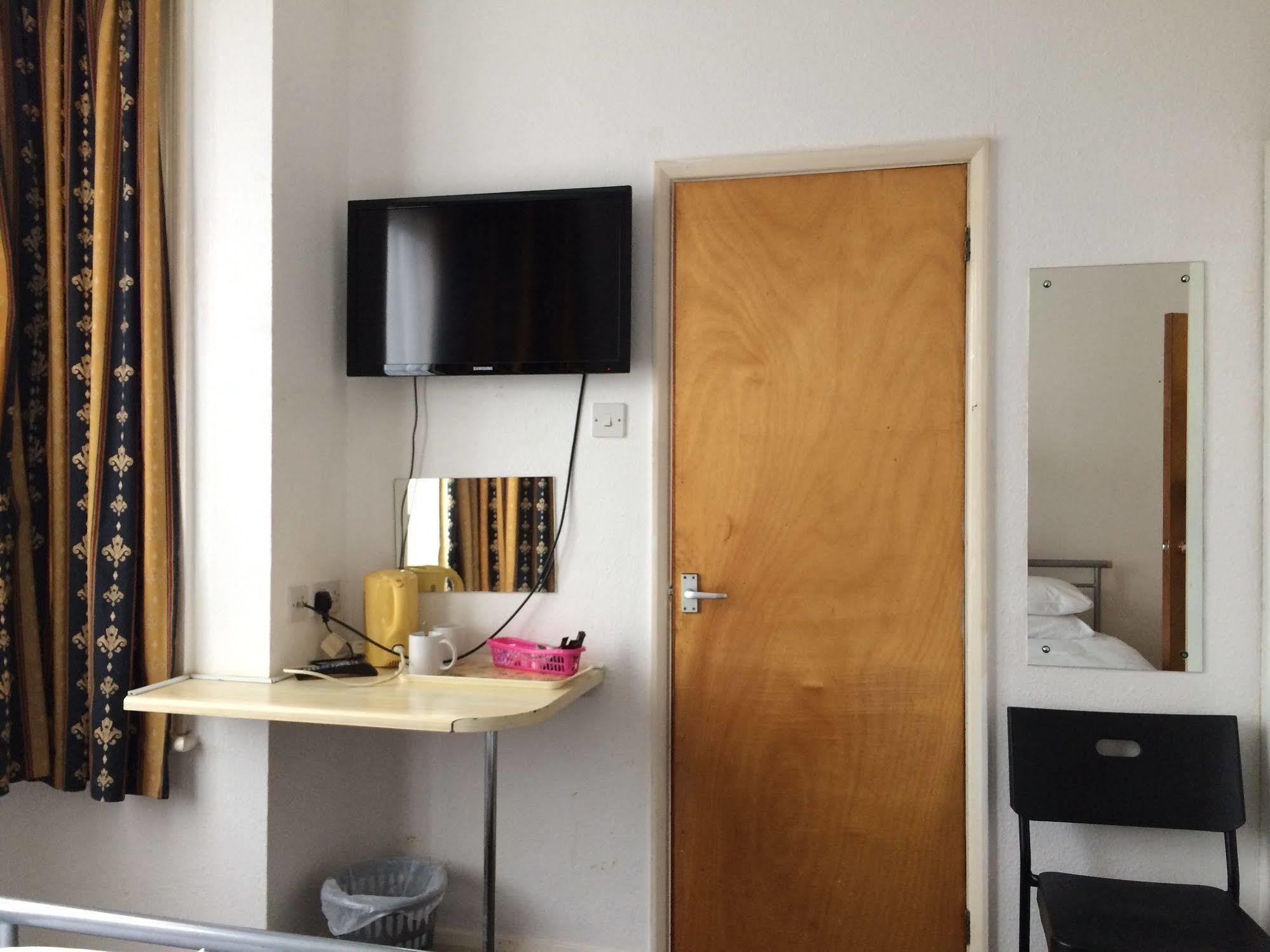 Lindal Hotel Harrow Bagian luar foto