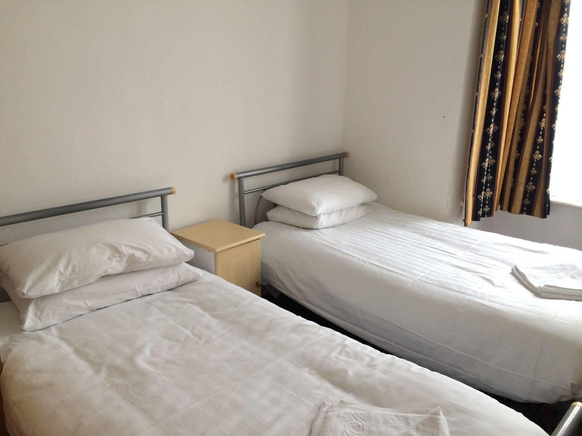 Lindal Hotel Harrow Bagian luar foto
